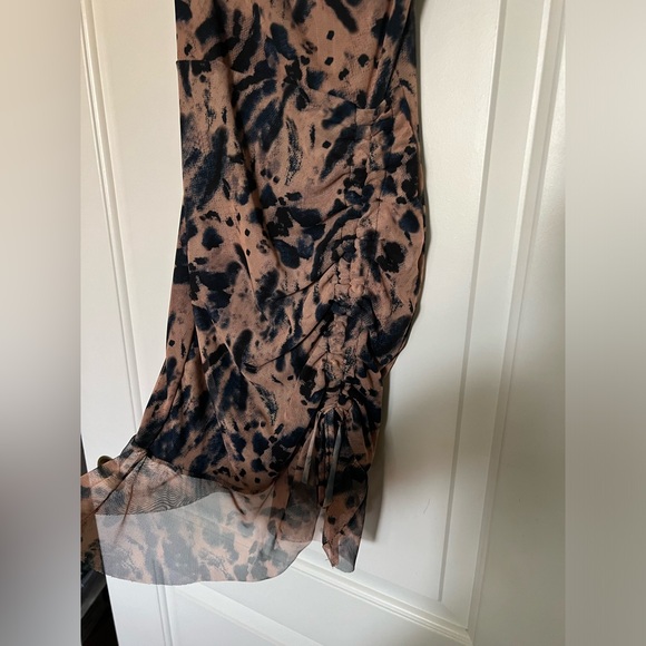 PrettyLittleThing Pink Spotted Mini Dress with Ruching and Ties - Picture 4 of 4